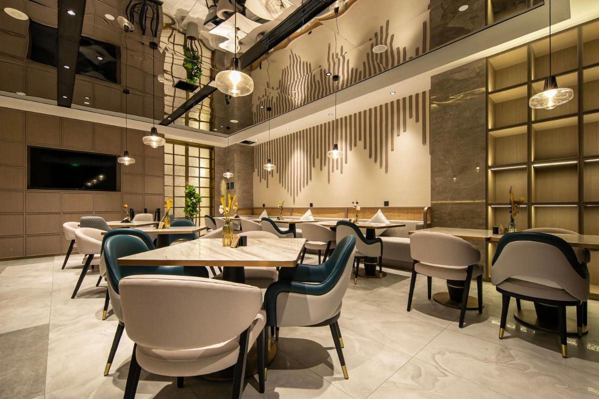 Atour Hotel Jiashan Dazhong Plaza - Housity