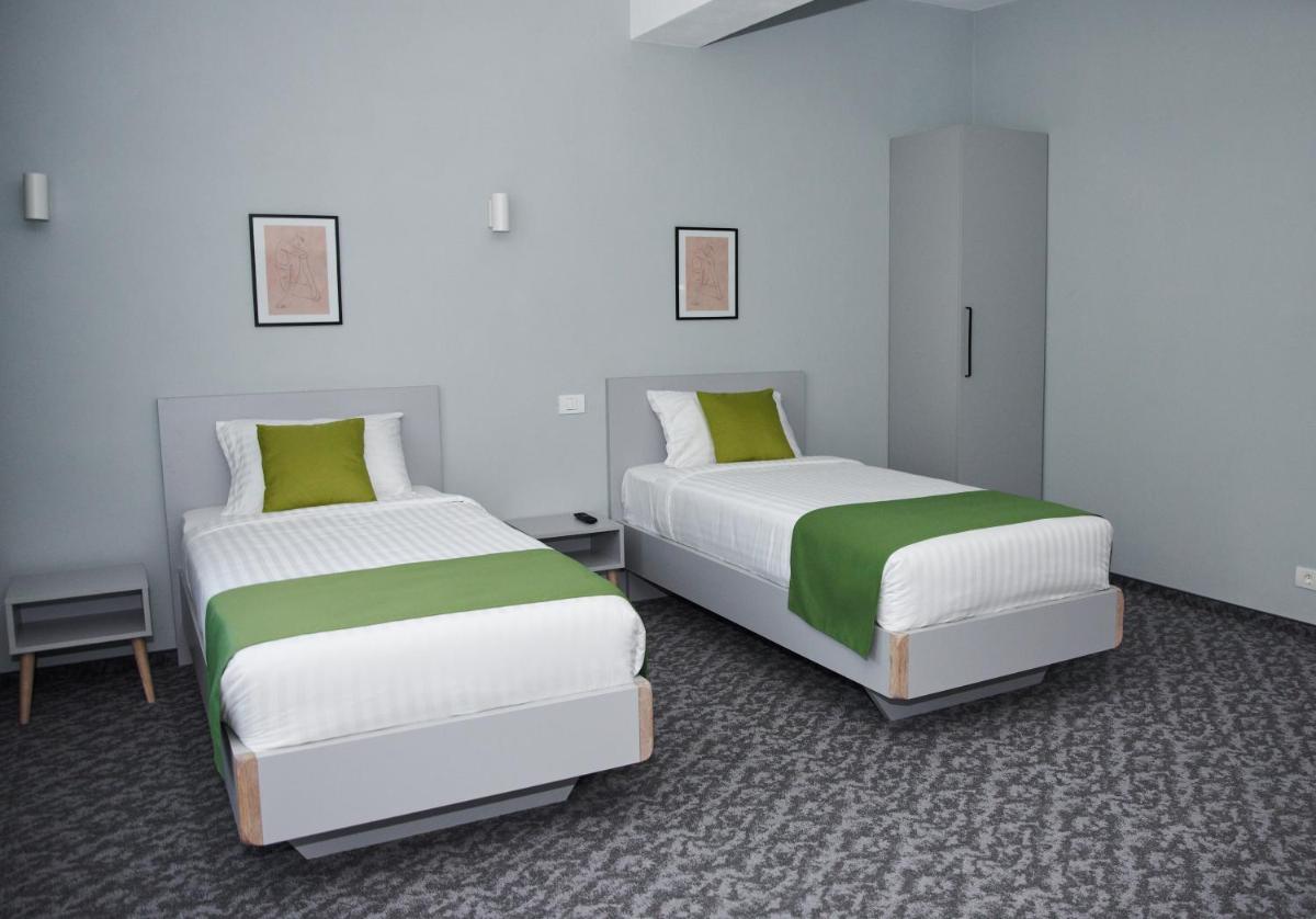 Astra Hotel - Housity