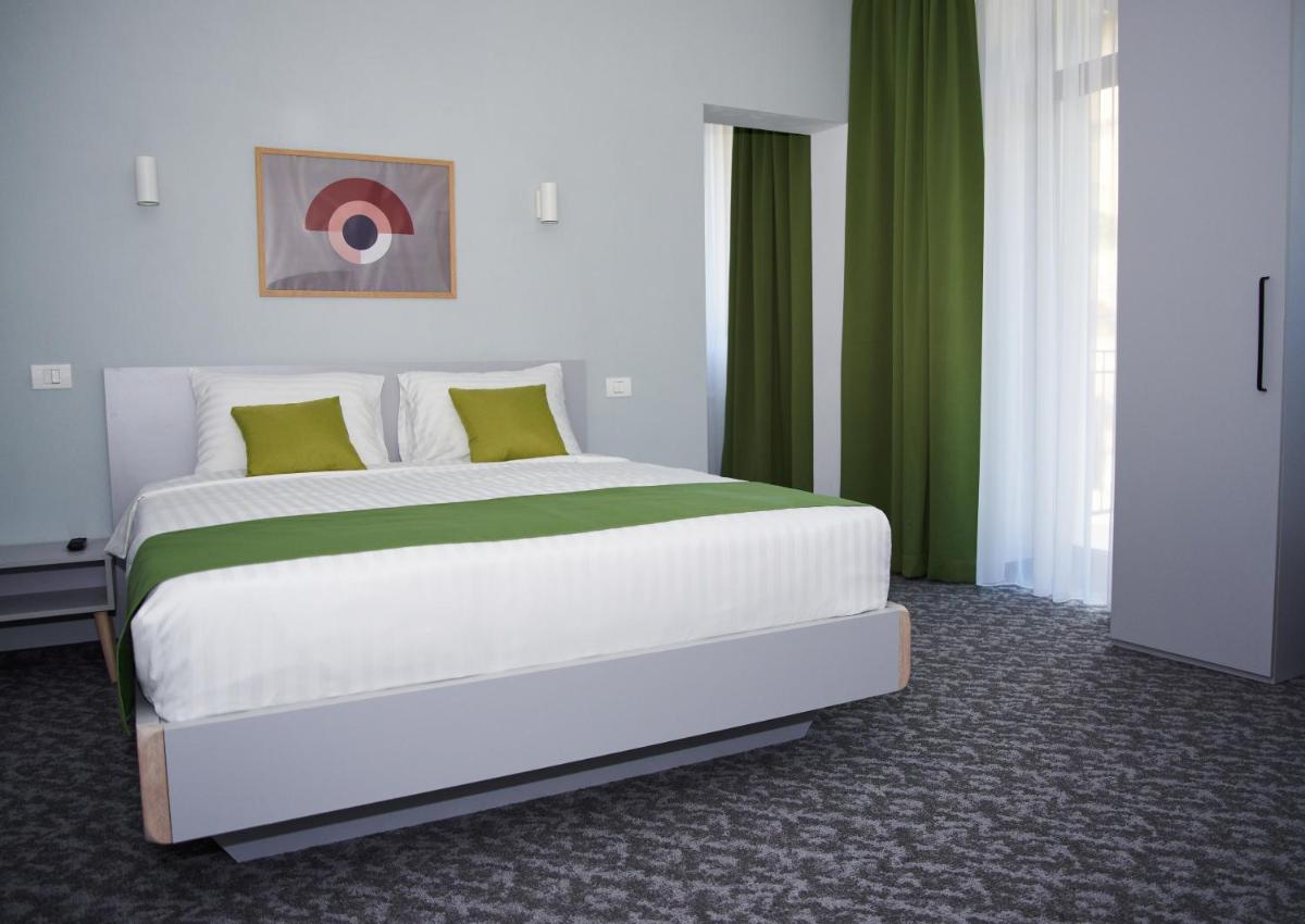 Astra Hotel - Housity