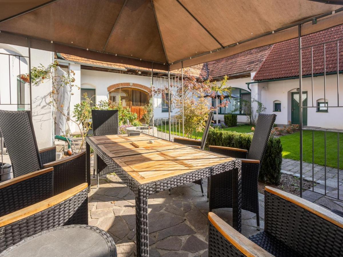 Big apartment in Bad Loipersdorf on a farm near F rstenfeld - Housity