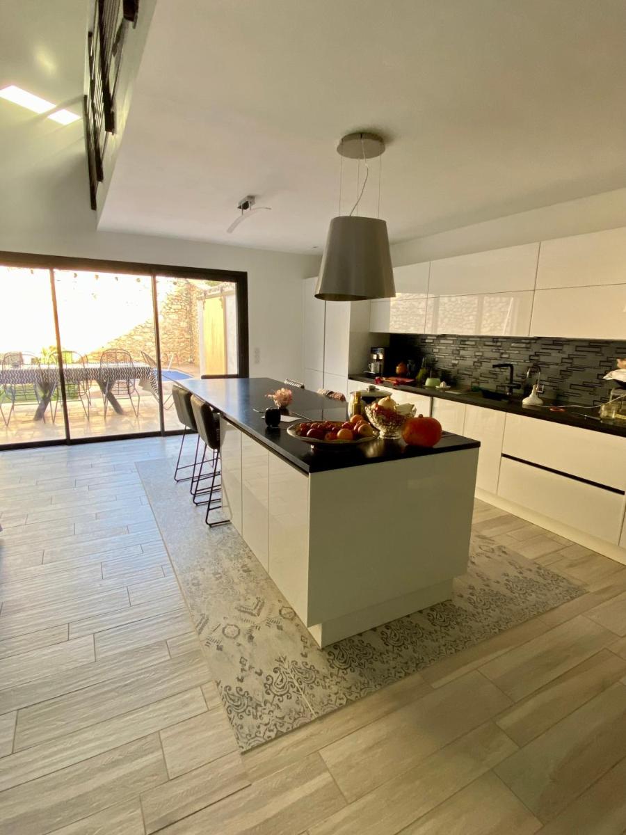 Villa conviviale à Cournonsec avec piscine privée - Housity