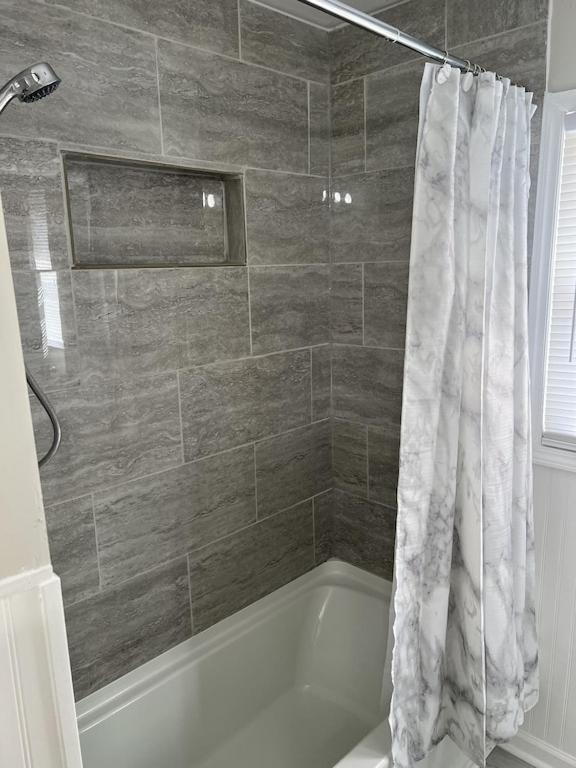 Suitetrails - The Welcoming Winston 3BR Cozy Home & Pool Table