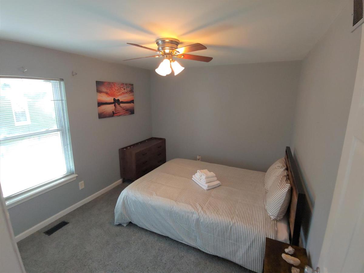 Relaxing Cottage by the Lake and Parking - Housity