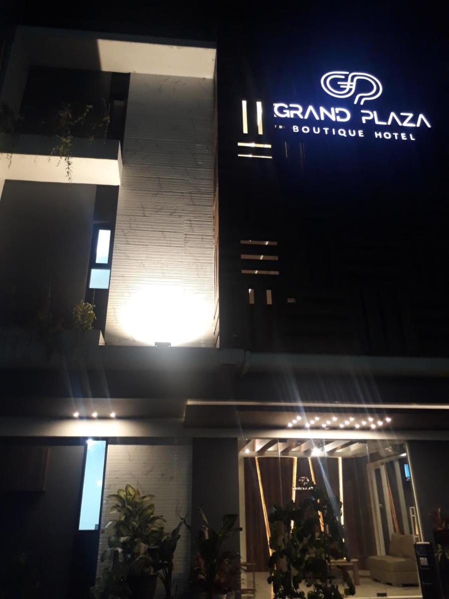 Grand Plaza Boutique Hotel - Housity