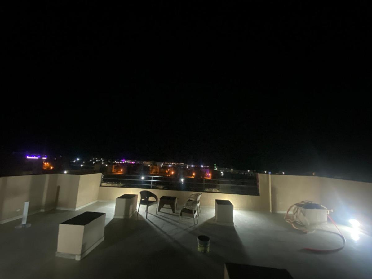Mando the golden house - Housity