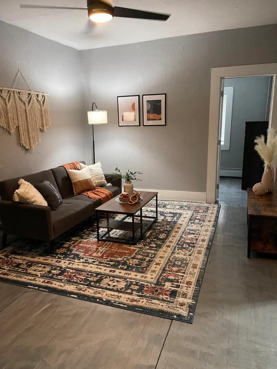 Great 2 bedroom getaway near downtown - Housity