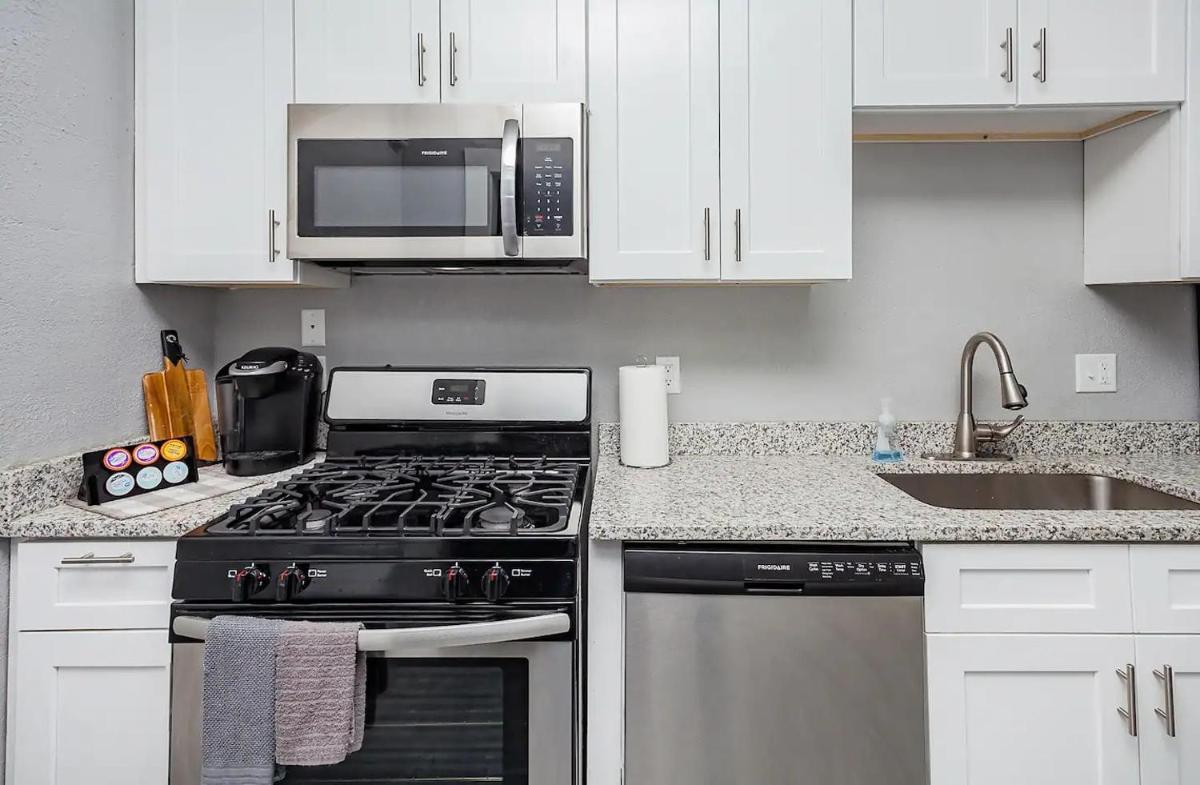 Great 2 bedroom getaway near downtown - Housity