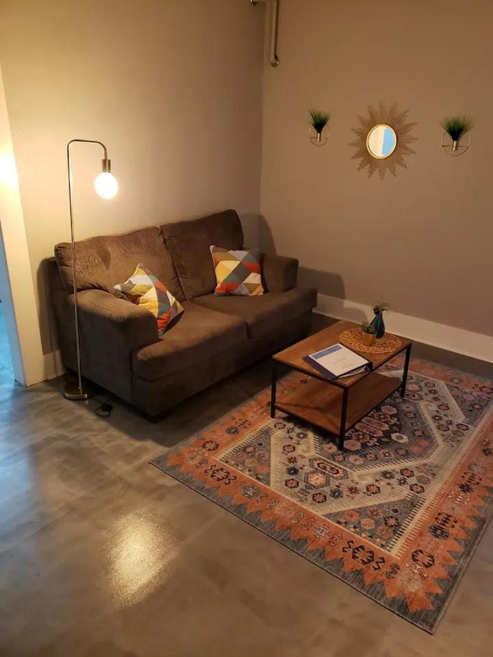 Cozy 2 Bedroom Getaway near downtown - Housity