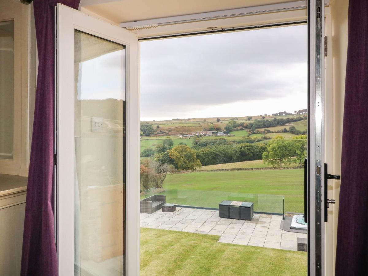 Top Hill Farm Cottage - Housity