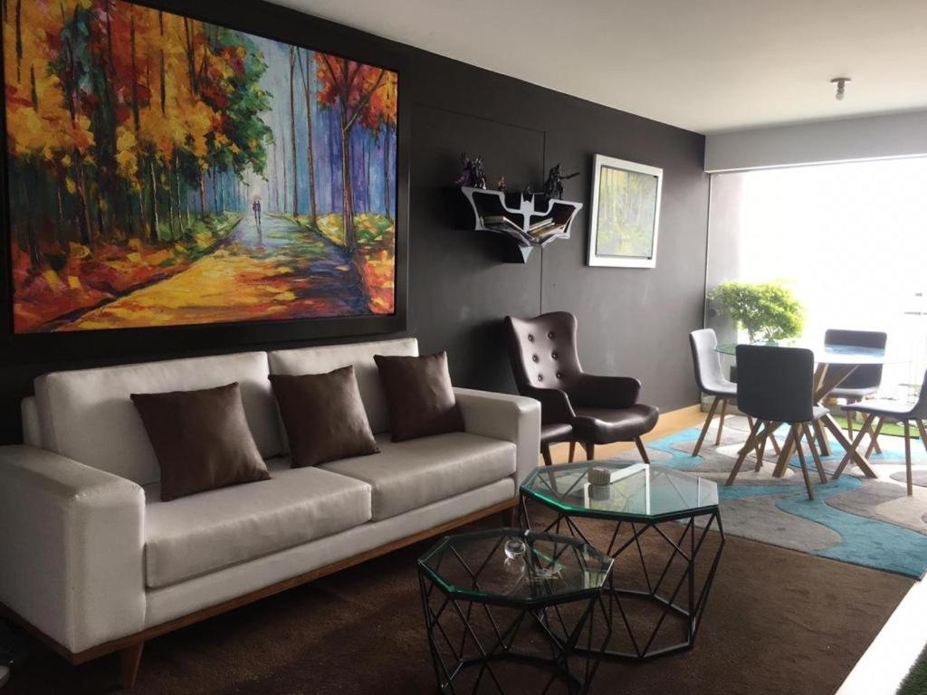 Precioso cuarto dentro de un apartamento centrico - Housity