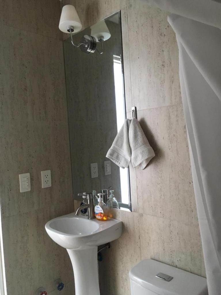 Precioso cuarto dentro de un apartamento centrico - Housity