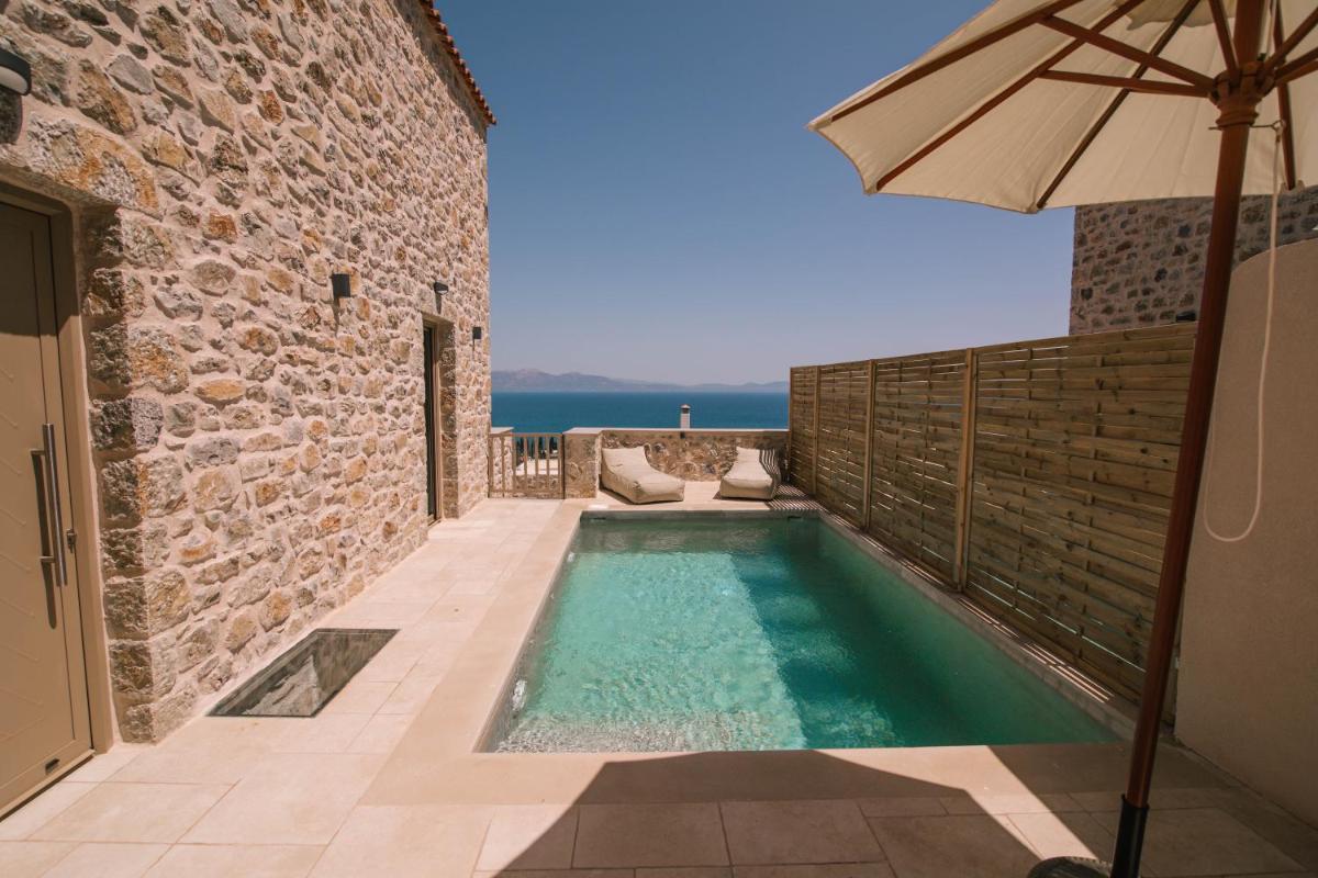 Mani Luxury Suites and Studios in Gytheio with Private Pools - Housity