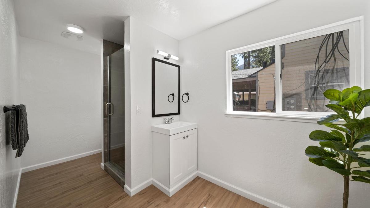 AL Unit 16 Bring the Adventure Spacious Studio w Queen Bed - Housity