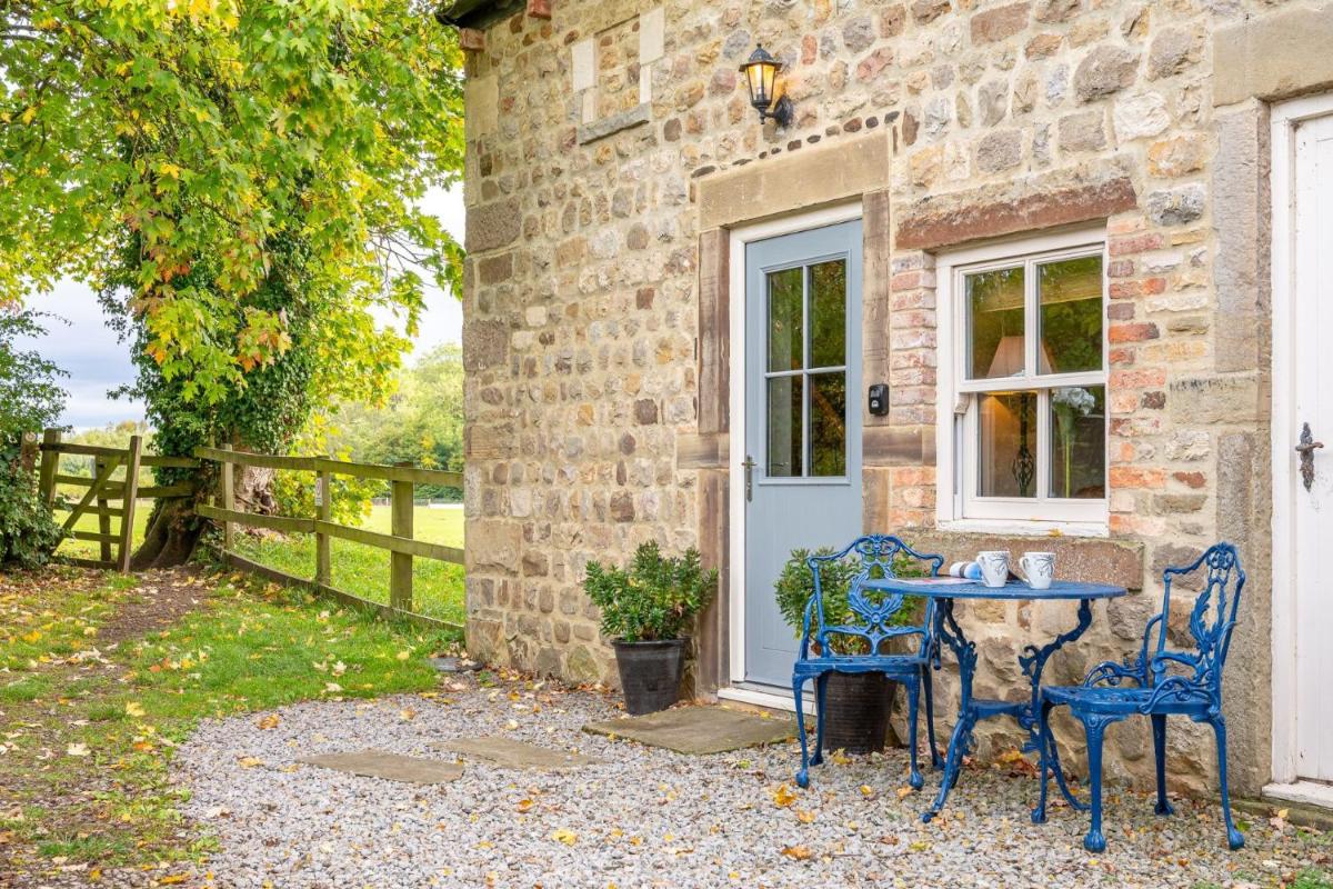 Waterside Cottage - Housity
