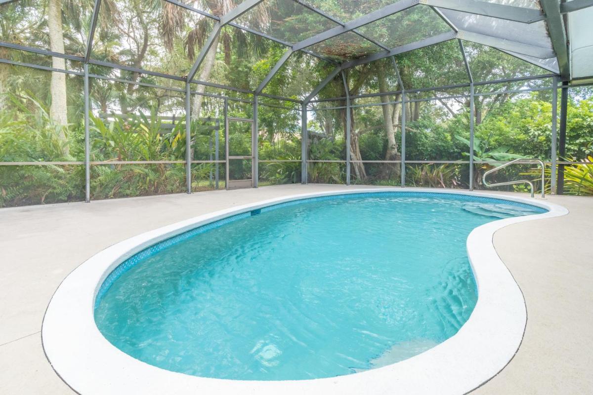 Newly Renovated Naples Pool Home! - Housity