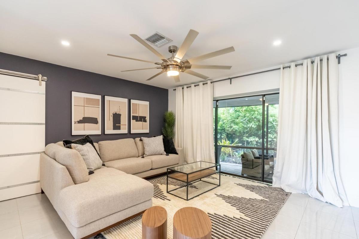 Newly Renovated Naples Pool Home! - Housity