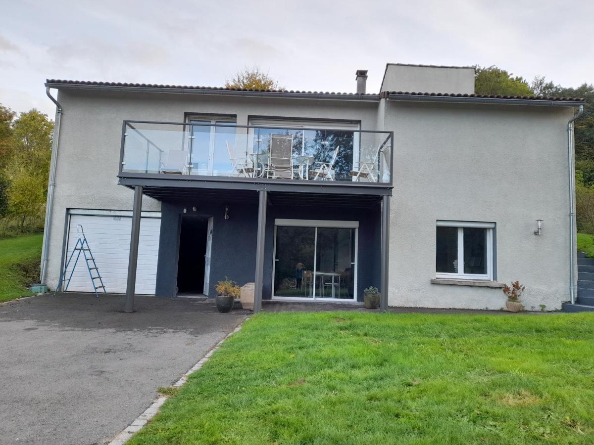 A 5 mns du Puy de Dôme avec Vue imprenable Studio rez de jardin 24m2 neuf à Laschamps - Housity