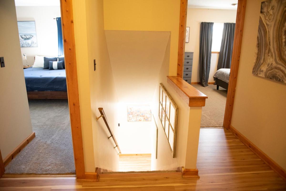 Biker Hiker friendly 3 bedroom by Strouds Run State Park - Housity