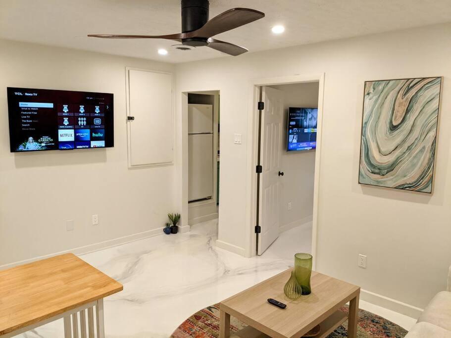New Downtown Apartment! - Housity