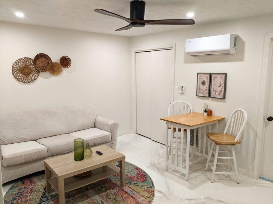 New Downtown Apartment! - Housity