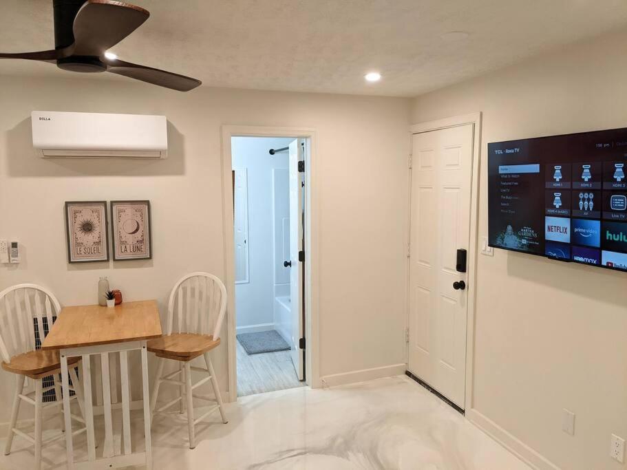 New Downtown Apartment! - Housity