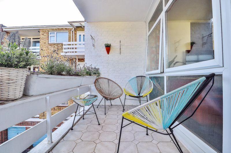 Self contained 70s inspired flat central Southsea - Housity