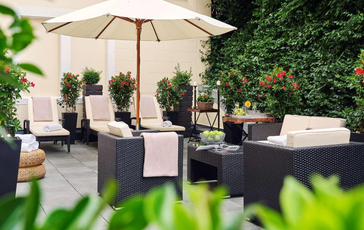 Ein Sitzbereich in der Unterkunft Maison Messmer - ein Mitglied der Hommage Luxury Hotels Collection
