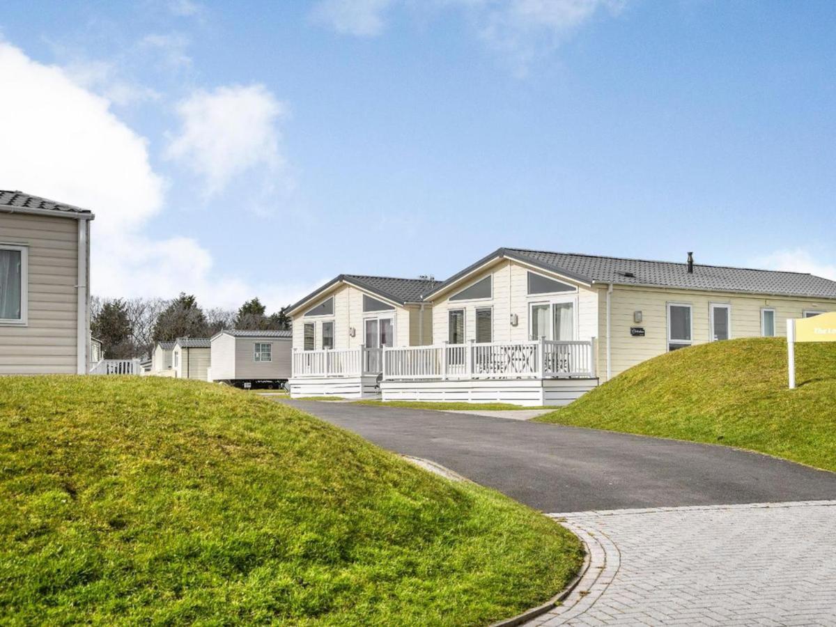 Captivating 3 Bedroom Static Caravan - Housity