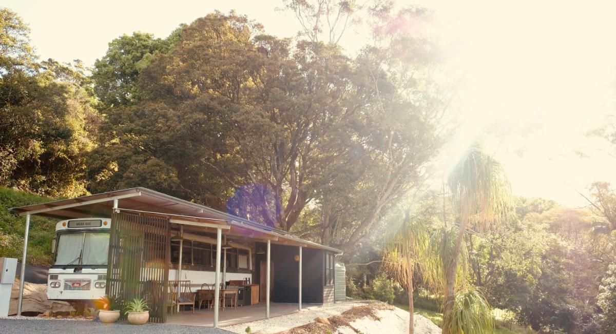 Mesa Bus - Deluxe Byron Hinterland Eco Stay - Housity
