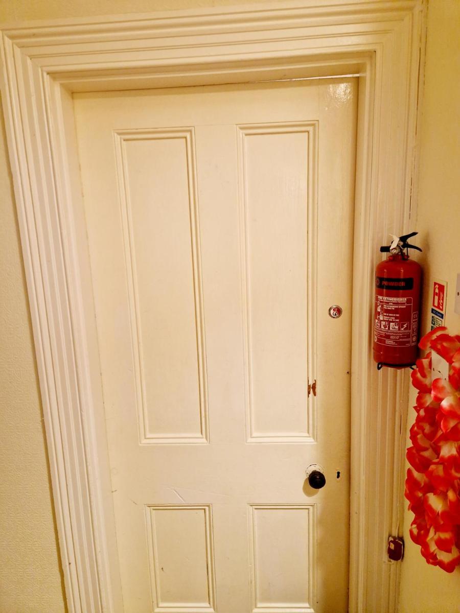 Cozy Master Room Plymouth - Housity