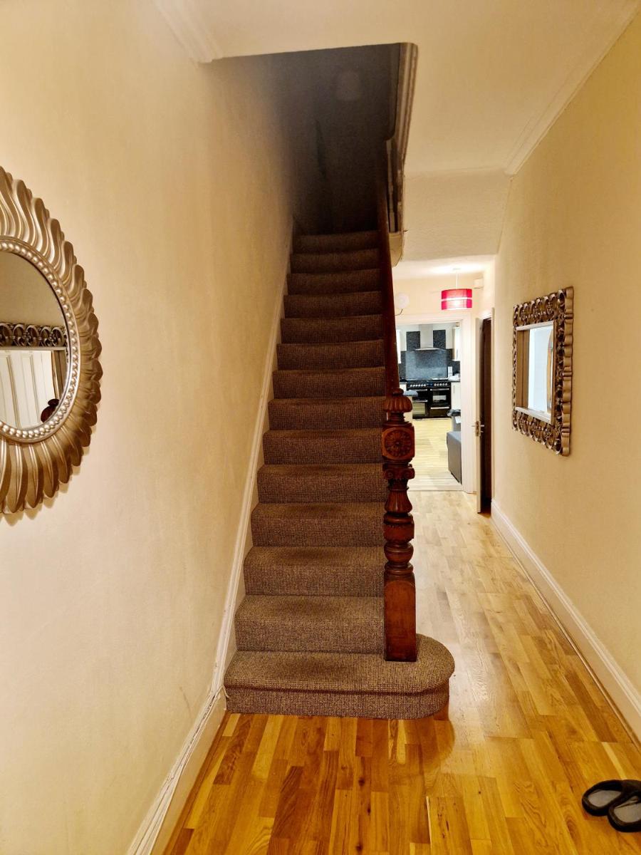 Cozy Master Room Plymouth - Housity