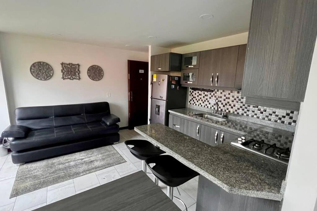 Suitetrails - Lovely Private Apt in El Poblado w/ free parking