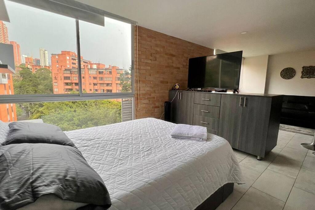 Suitetrails - Lovely Private Apt in El Poblado w/ free parking