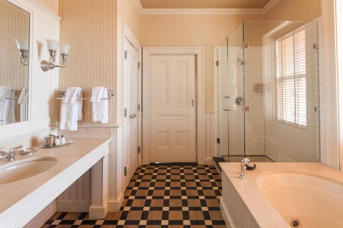 Wentworth Mansion - Housity