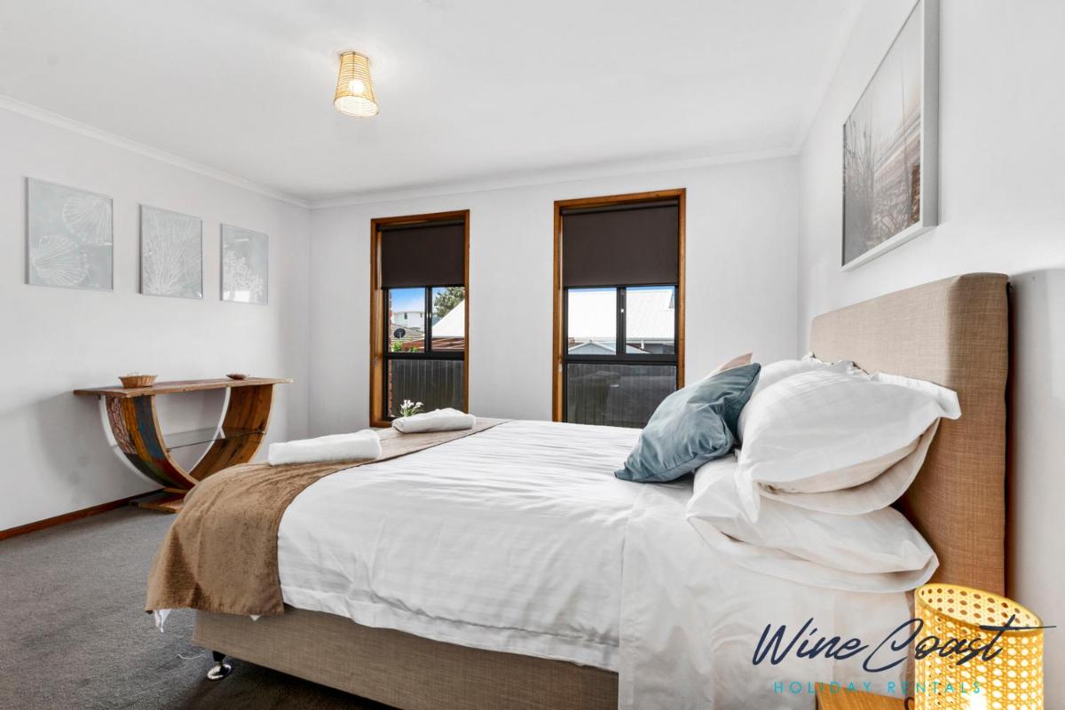 Christies Beach Hideaway by Wine Coast Holiday Rentals. - Housity