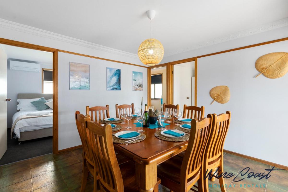 Christies Beach Hideaway by Wine Coast Holiday Rentals. - Housity