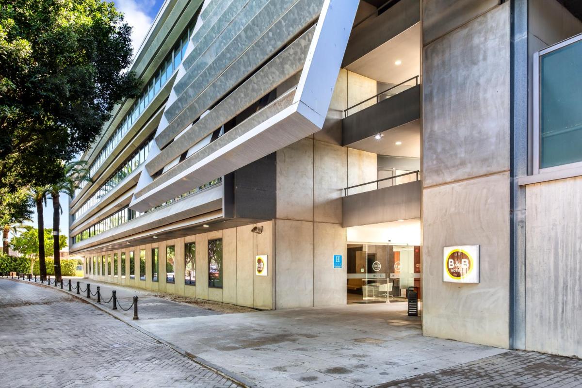 B&B HOTEL Jerez - Housity