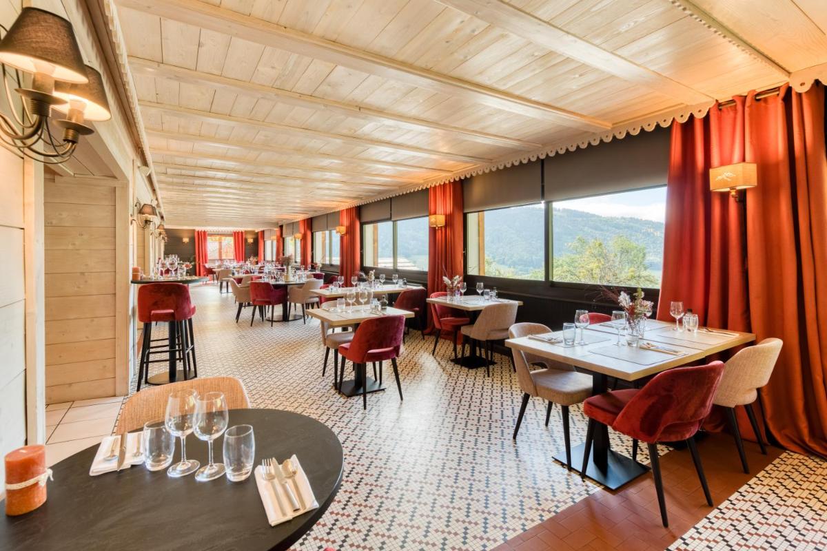 Restaurant ou autre lieu de restauration dans l'établissement Hotel Le Bois Joli