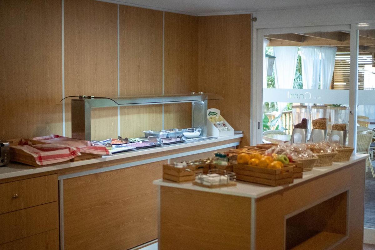 Coral beach house & food - Housity