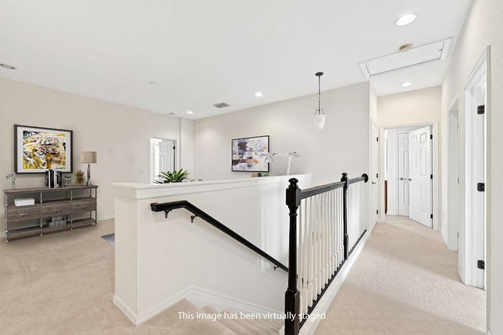 Modern Townhouse in Bella Terra with lots of amenities. - Housity