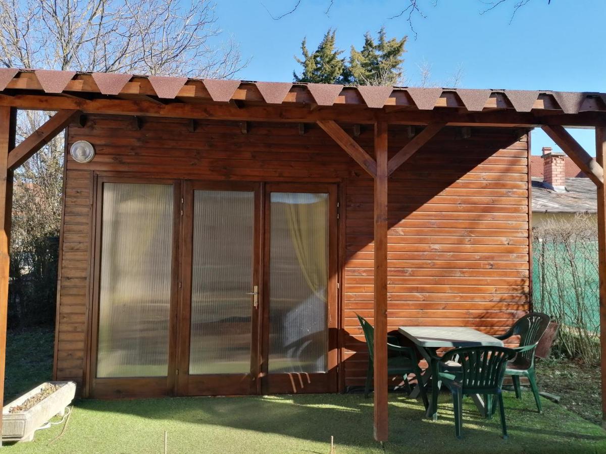 Hullám Panzió - Housity