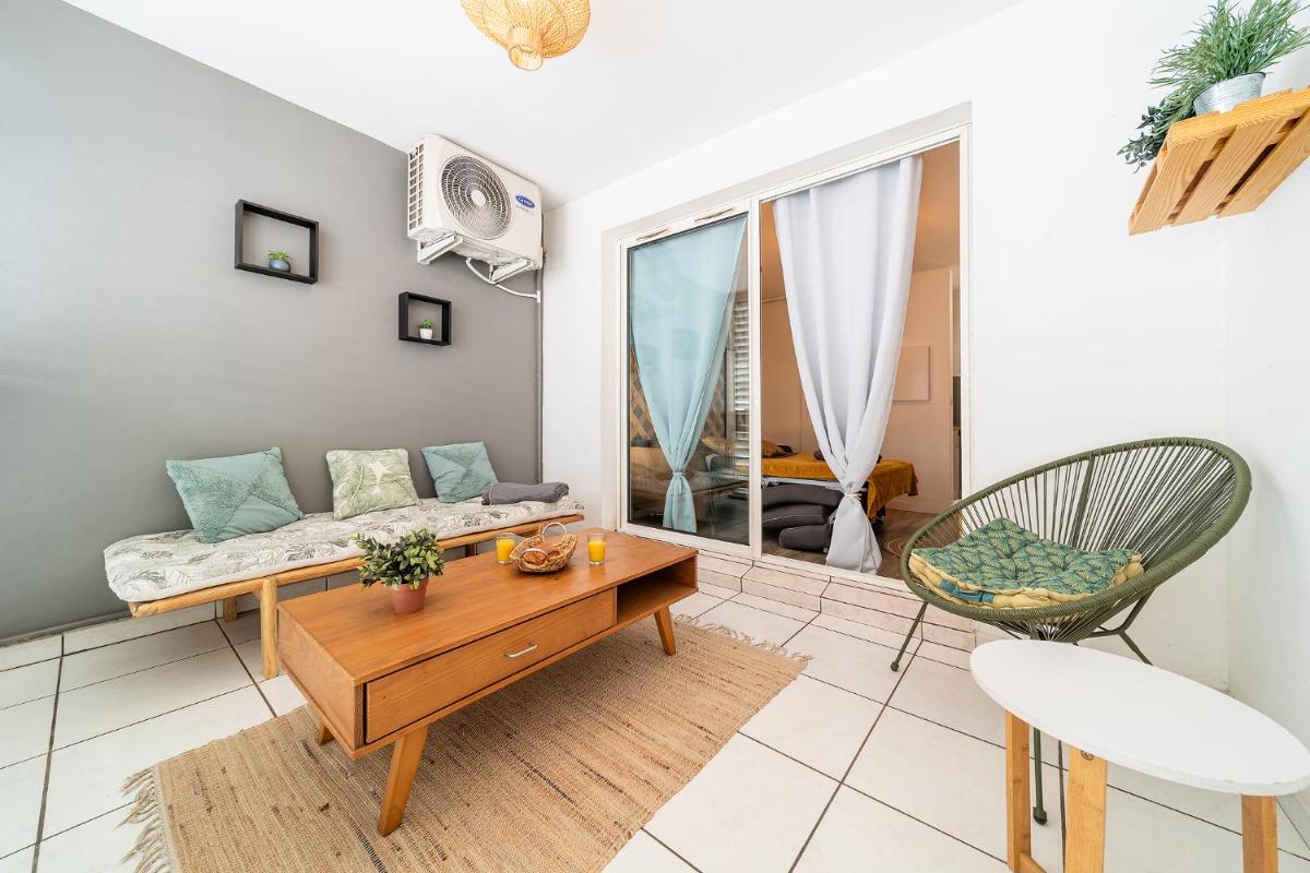 LE PHILIBERT - St Denis centre, studio belle varangue - Housity