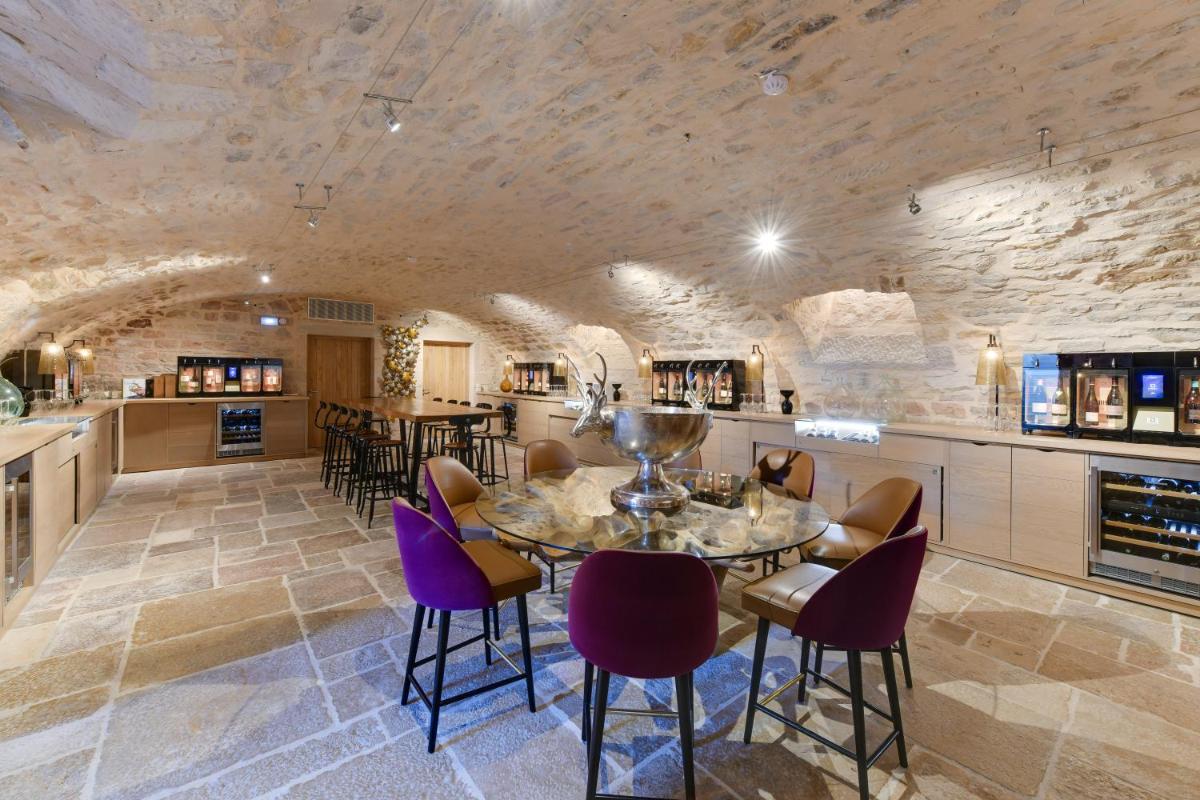 Cuisine ou kitchenette dans l'établissement Hôtel & Spa Les Sept Fontaines Best Western Premier