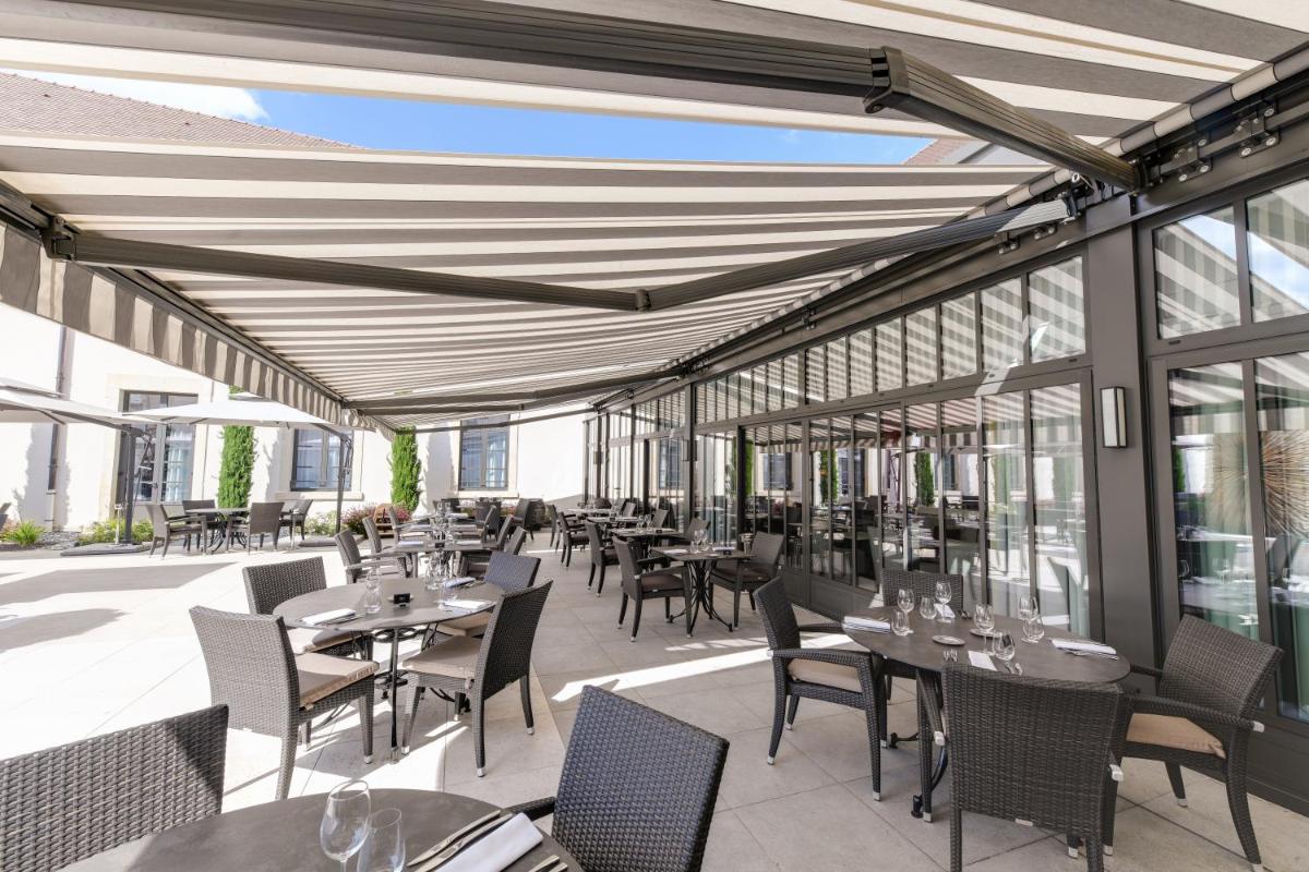 Restaurant ou autre lieu de restauration dans l'établissement Hôtel & Spa Les Sept Fontaines Best Western Premier