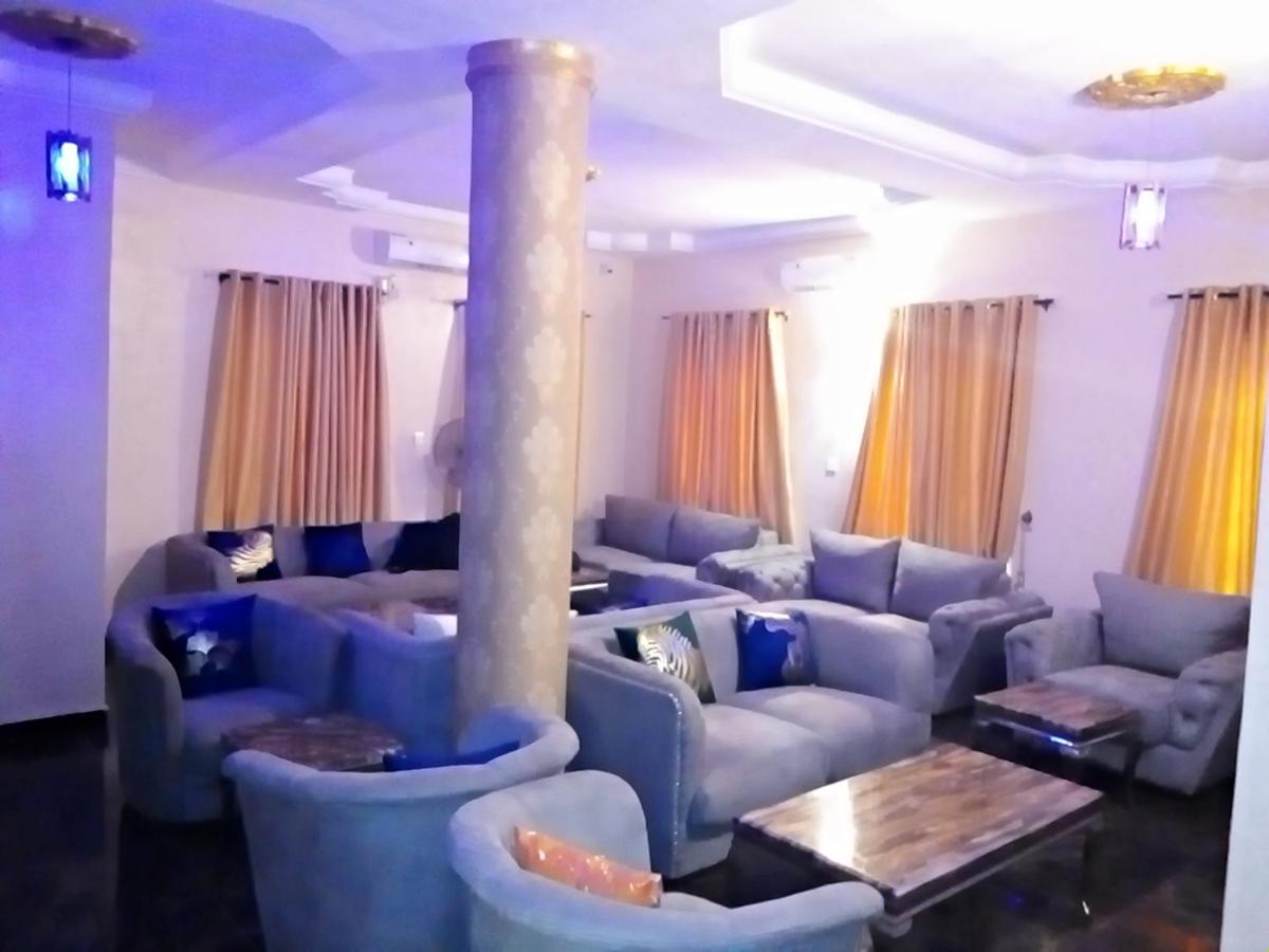 De Vegas , Nnewi - Housity