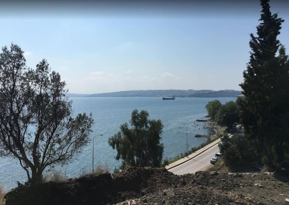 ? 1 Bedroom Seaside Holiday Home with Beach Access - Housity