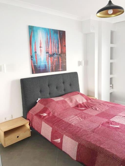 ? 1 Bedroom Seaside Holiday Home with Beach Access - Housity