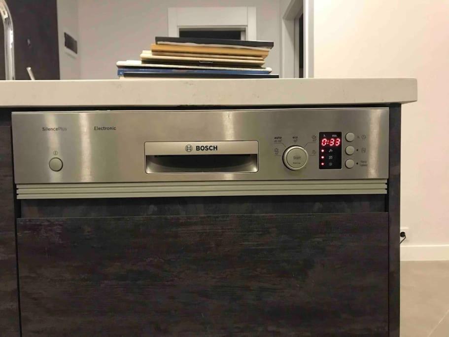 ? 1 Bedroom Seaside Holiday Home with Beach Access - Housity