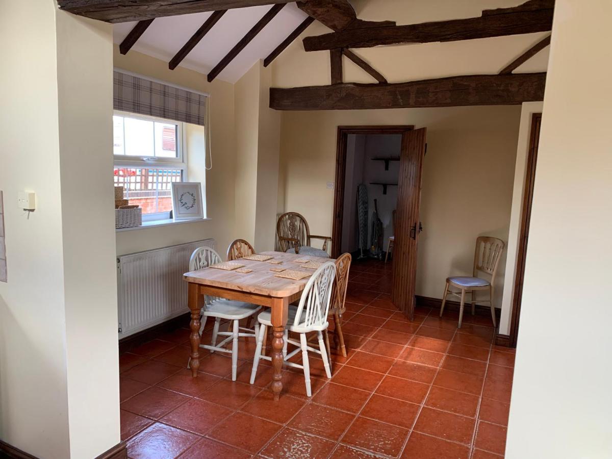 Brookside Barn - Housity