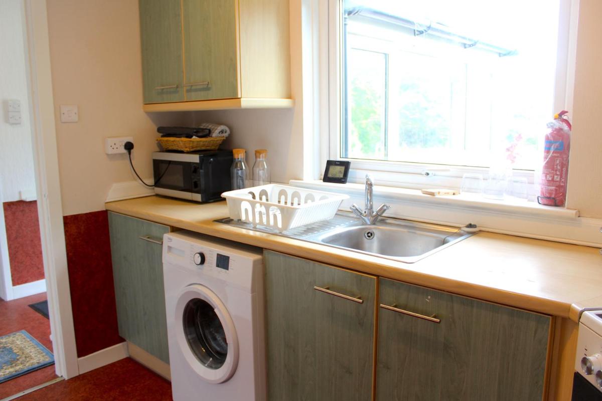 Borenich Farm Cottage, Private Loch Access - Housity